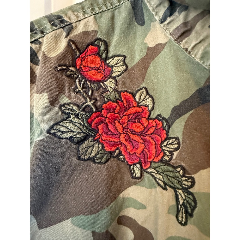 Men's Pacsun Woodland‎ Camo with Roses Short Sleeve Small Button Down Shirt - Picture 4 of 7